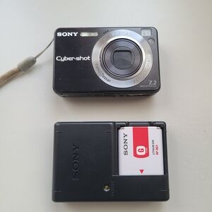Sony Cyber-shot DSC-W110 7.2MP Digital Camera Carl Zeiss Lens + Battery & Charge